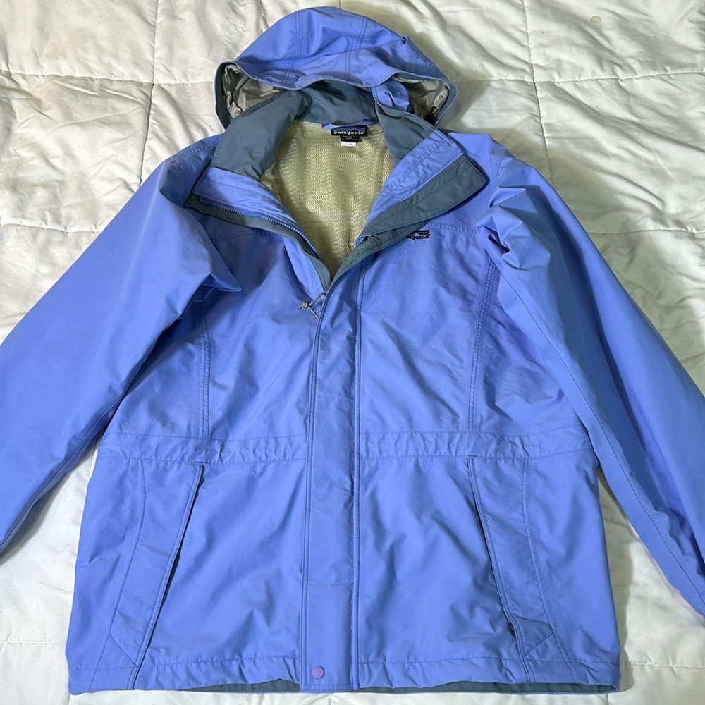 Womens Patagonia Outdoor Everyday Rain Jacket. Blue. Size L.